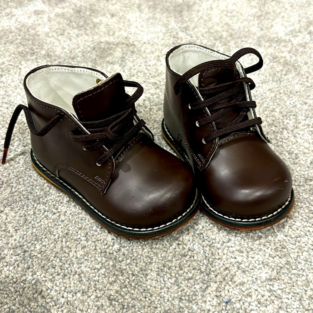 Josmo walker size 4 baby shoes